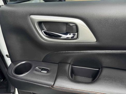 Used 2020 Nissan Pathfinder SL image 58