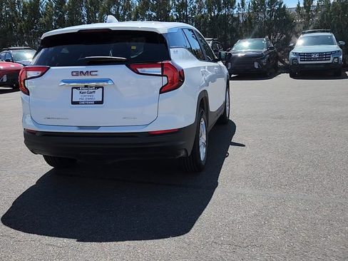 Used 2024 GMC Terrain SLE AWD/4WD image 3