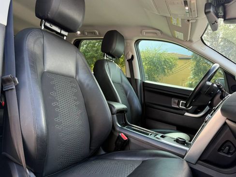 Used 2019 Land Rover Discovery Sport SE AWD/4WD image 14