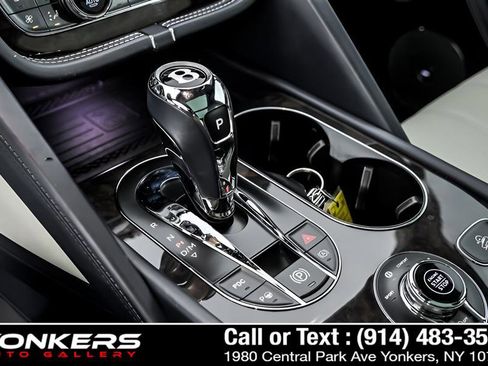 Used 2021 Bentley Bentayga image 35