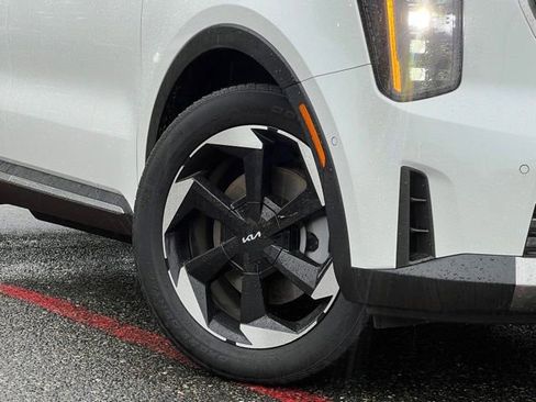 Certified 2025 Kia Sorento SX Prestige image 2