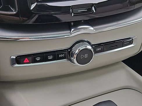 Certified 2024 Volvo XC60 B5 Core w/ Climate Package image 16