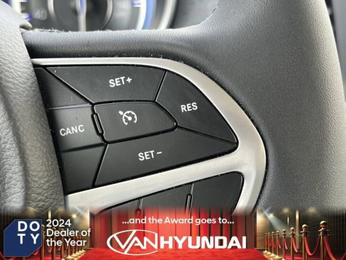 Used 2023 Chrysler 300 Touring w/ Sport Appearance Package image 27