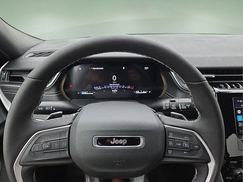 New 2025 Jeep Grand Cherokee L Laredo image 24