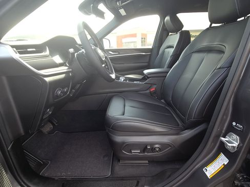 New 2025 Jeep Grand Cherokee Limited w/ Trailer Tow Package image 11