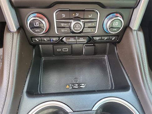 Certified 2023 GMC Yukon XL SLT w/ SLT Luxury Package image 32