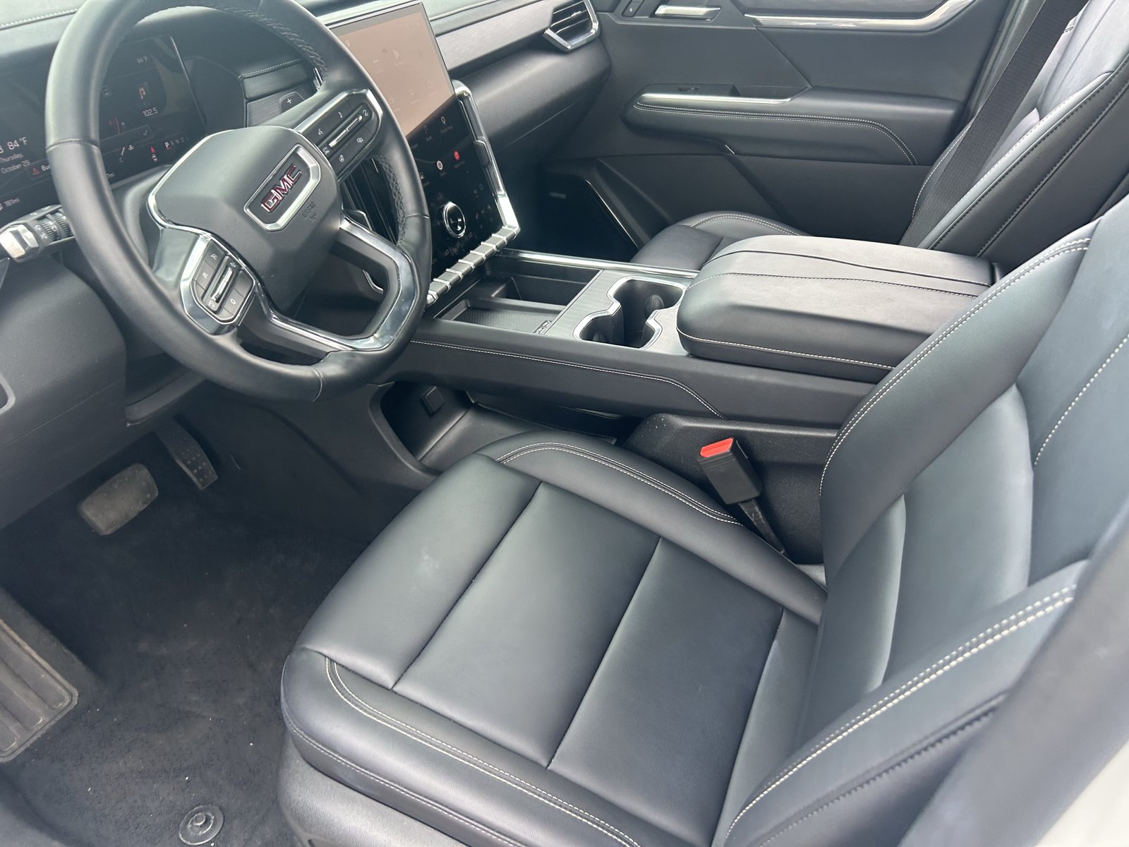Used 2026 GMC Acadia Elevation w/ Elevation Premium Package FWD image 12
