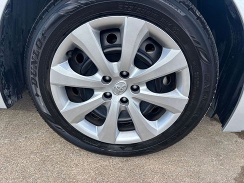 Used 2025 Toyota Corolla LE image 28