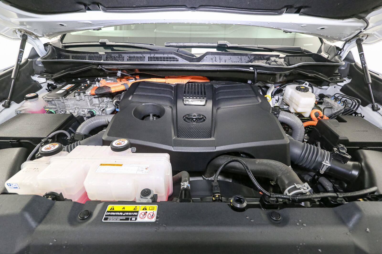 Used 2023 Toyota Tundra Limited w/ Power Package AWD/4WD image 14