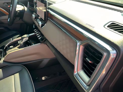 Used 2023 GMC Canyon Denali image 33