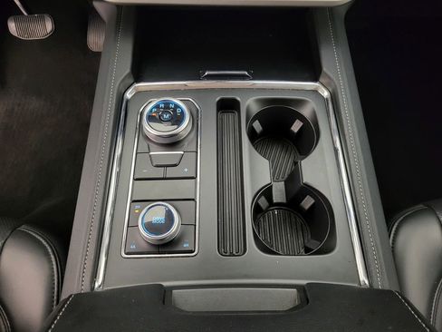 Used 2024 Ford Expedition Max XLT image 10