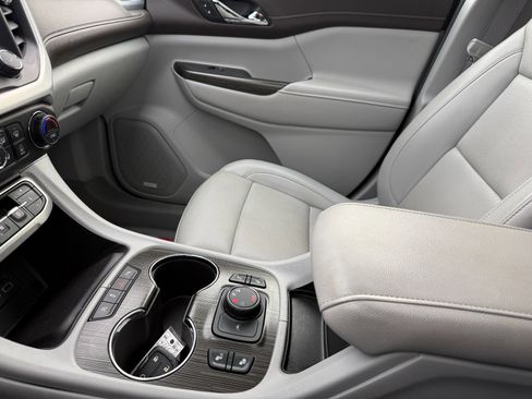 Used 2022 GMC Acadia SLT w/ LPO, Floor Liner Package image 31