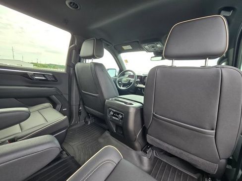 Used 2025 Chevrolet Tahoe Premier AWD/4WD image 18