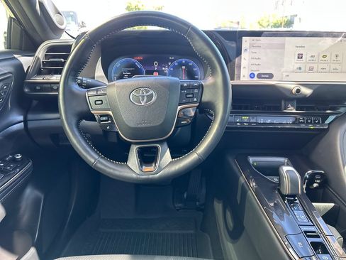 Certified 2025 Toyota Crown Platinum AWD/4WD image 14