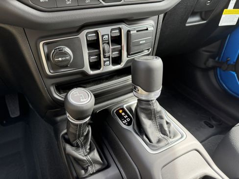 New 2026 Jeep Gladiator Sport AWD/4WD image 23