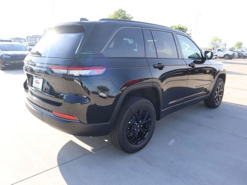 New 2026 Jeep Grand Cherokee Altitude AWD/4WD image 22