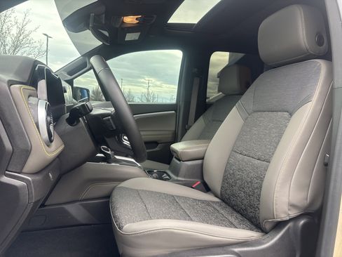 Used 2024 Chevrolet Colorado ZR2 w/ Technology Package image 12