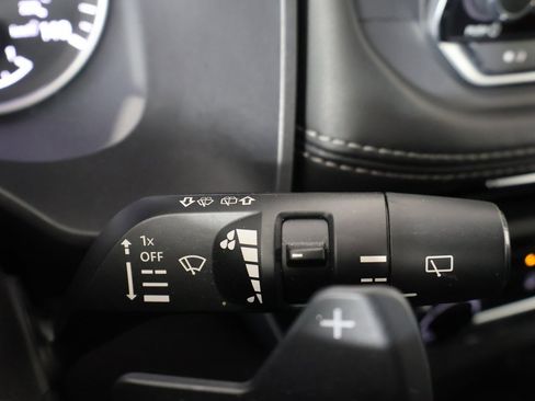 Used 2023 Nissan Rogue S image 37