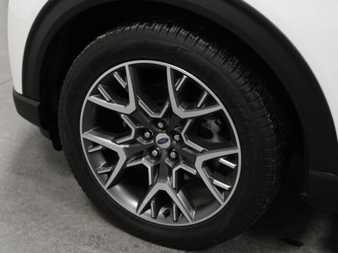 Used 2025 Ford Explorer Platinum w/ Ultimate Package image 10