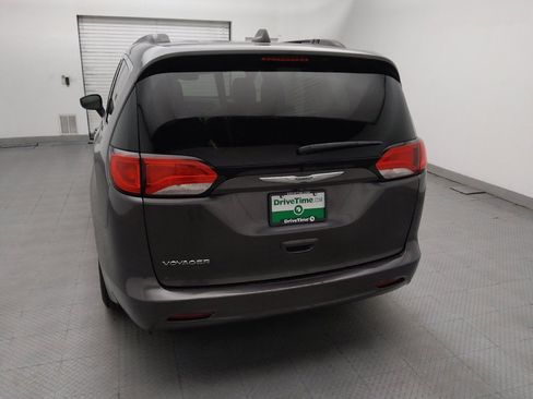 Used 2021 Chrysler Voyager Lxi FWD image 6