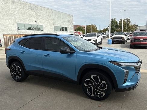 New 2025 Chevrolet Trax RS w/ Driver Confidence Package image 9