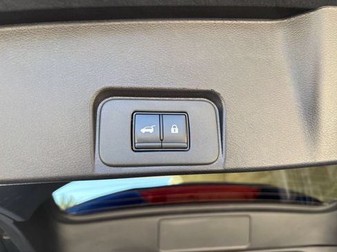 Used 2025 Nissan Rogue SV FWD image 23