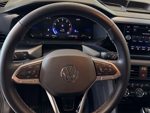 Used 2024 Volkswagen Taos SE image 5