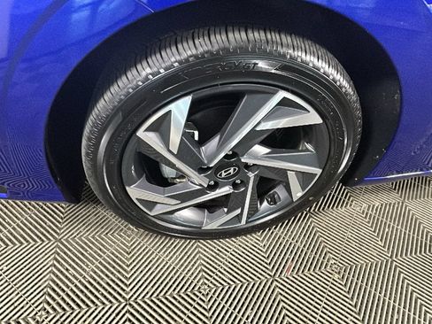 Certified 2025 Hyundai Elantra SEL FWD image 9