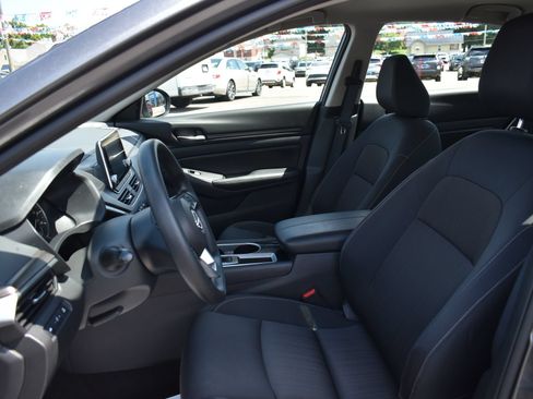 Used 2024 Nissan Altima 2.5 SV FWD image 16