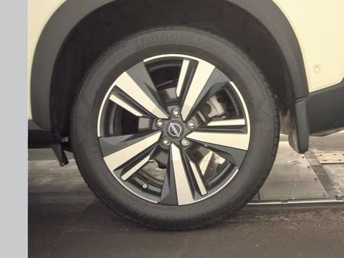 Used 2023 Nissan Rogue SL w/ SL Premium Package FWD image 7