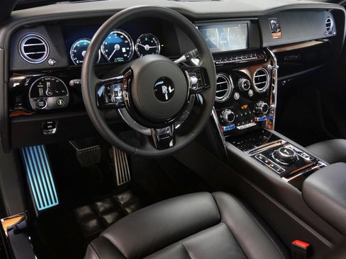 Used 2022 Rolls-Royce Cullinan AWD/4WD image 25