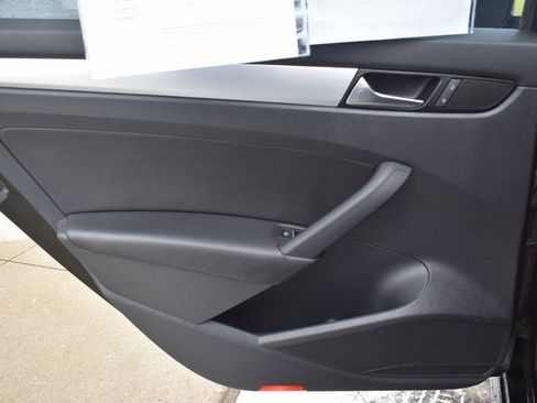 Used 2012 Volkswagen Passat TDI SE image 32