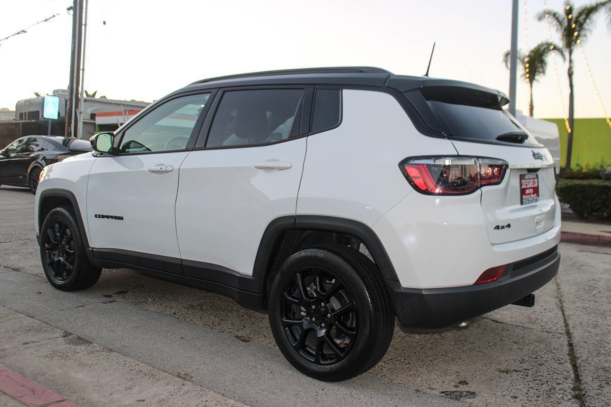 Used 2023 Jeep Compass Latitude AWD/4WD image 3