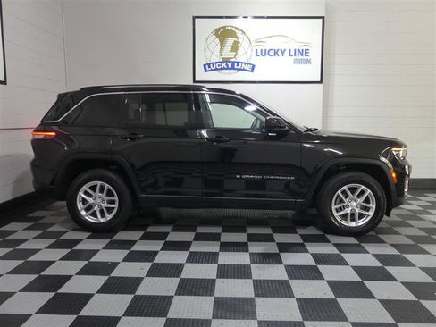 Used 2023 Jeep Grand Cherokee Laredo w/ Luxury Tech Group I AWD/4WD image 6