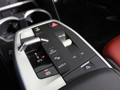 Used 2025 BMW X1 xDrive28i image 10