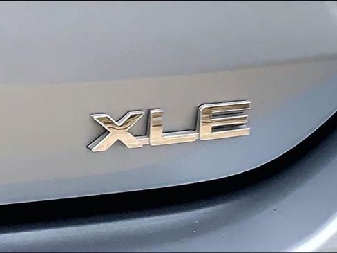 Used 2023 Toyota Highlander XLE FWD image 10
