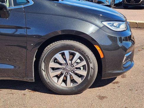 Used 2024 Chrysler Pacifica Select image 29