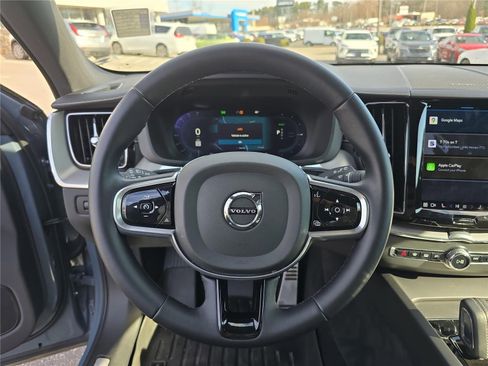 Used 2022 Volvo XC60 T8 R-Design image 29