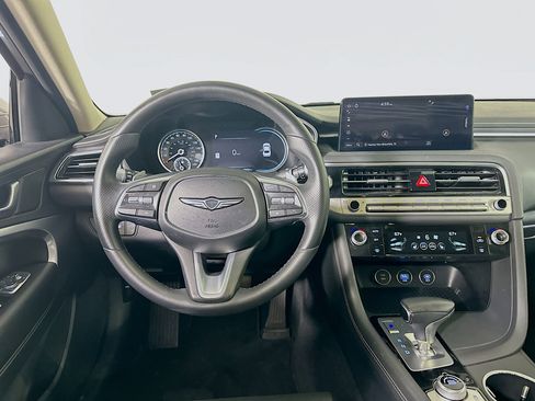 Used 2025 Genesis G70 2.5T image 17