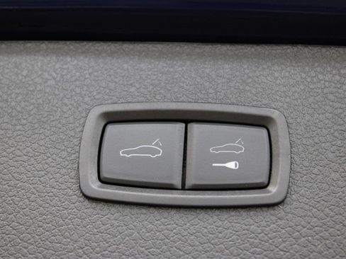 Certified 2023 Porsche Macan AWD/4WD image 41