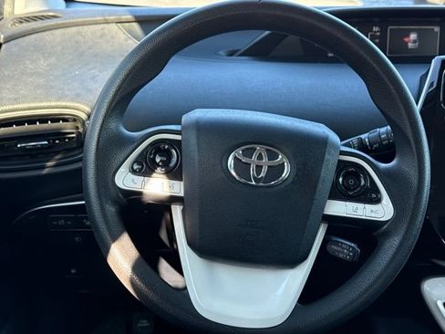 Used 2018 Toyota Prius Two image 14