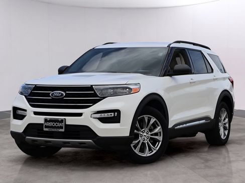 Used 2020 Ford Explorer XLT w/ Equipment Group 202A AWD/4WD image 1