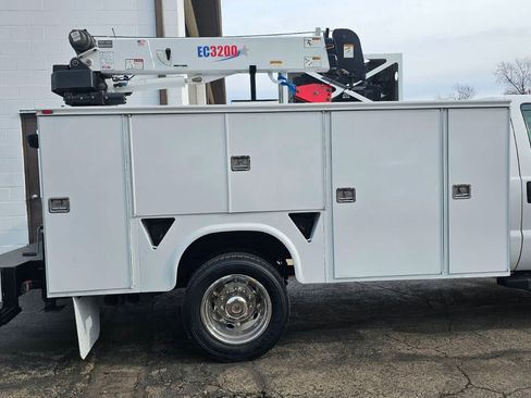Used 2015 Ford F550 4x4 Regular Cab Super Duty image 12