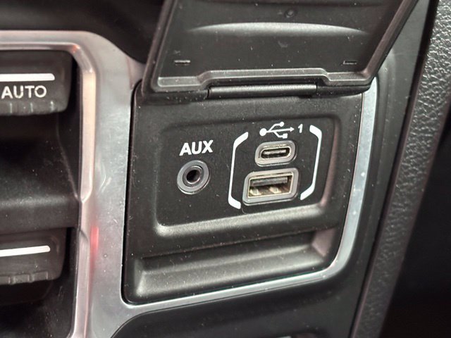 Used 2018 Jeep Wrangler Unlimited Rubicon w/ Dual Top Group AWD/4WD image 19