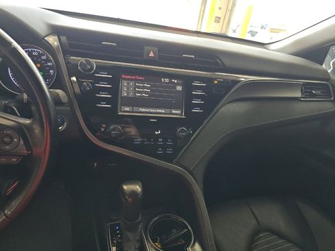 Used 2020 Toyota Camry SE FWD image 9
