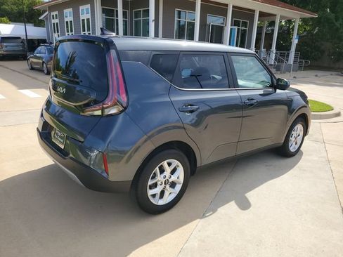 Used 2025 Kia Soul LX FWD image 10