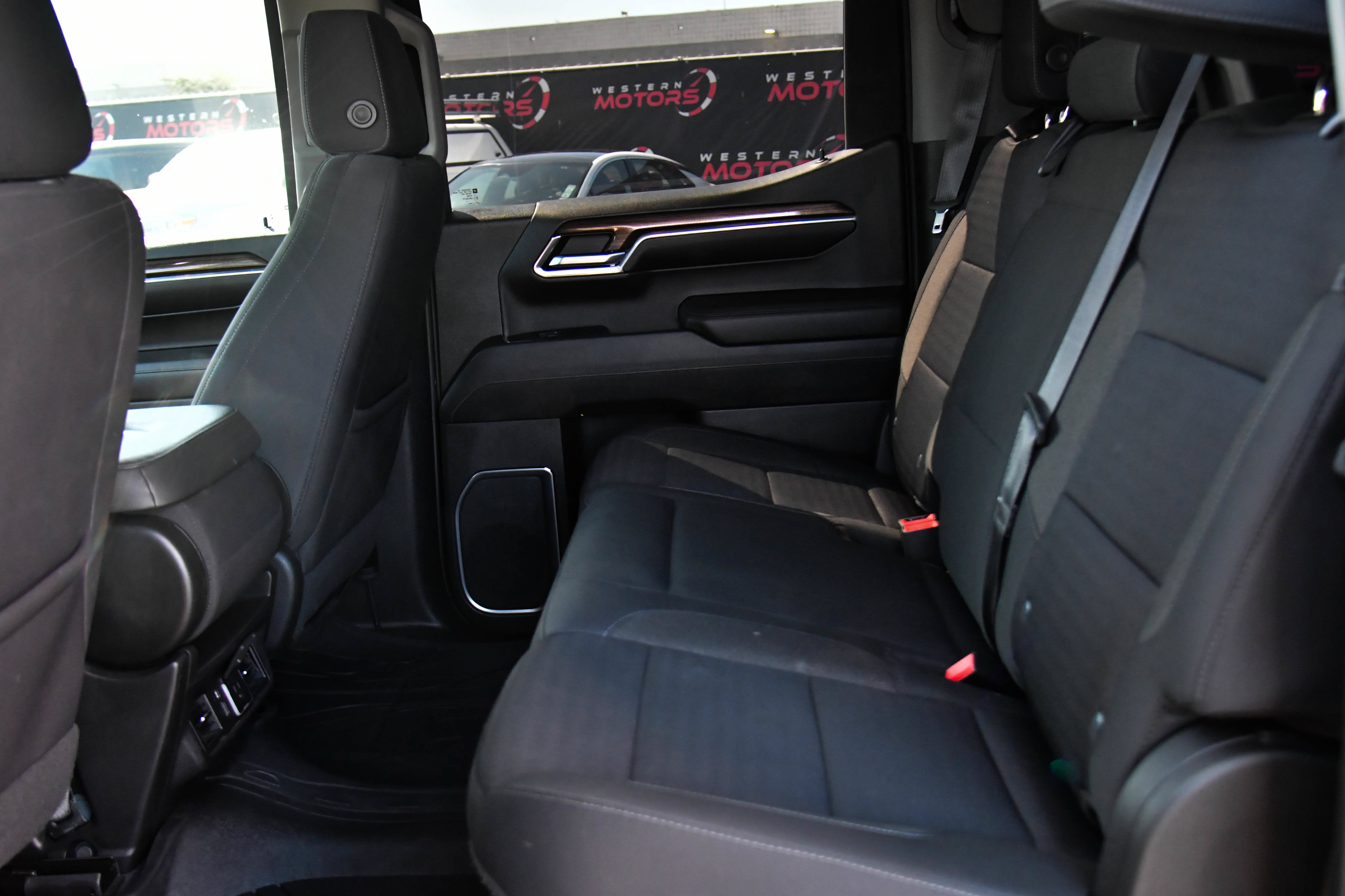 Used 2022 Chevrolet Silverado 1500 LT AWD/4WD image 35