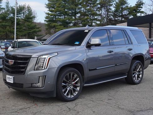 Used 2020 Cadillac Escalade Luxury w/ Escalade Sport Edition AWD/4WD image 12