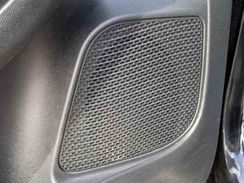 Used 2025 Chrysler Pacifica Select FWD image 29