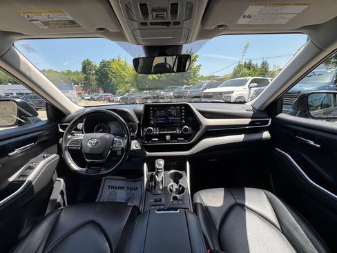 Used 2021 Toyota Highlander XLE AWD/4WD image 26